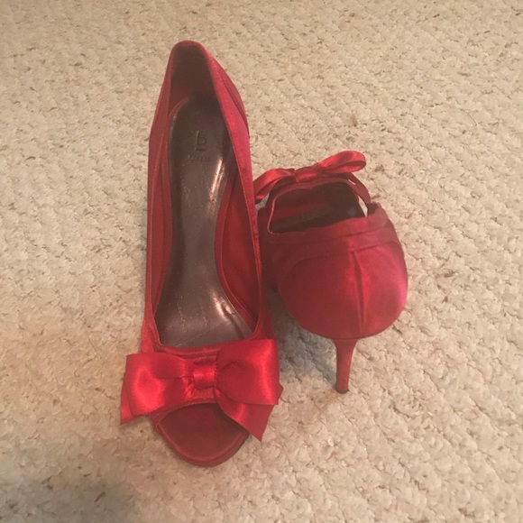 Red Satin High Heels - Picture 2 of 3